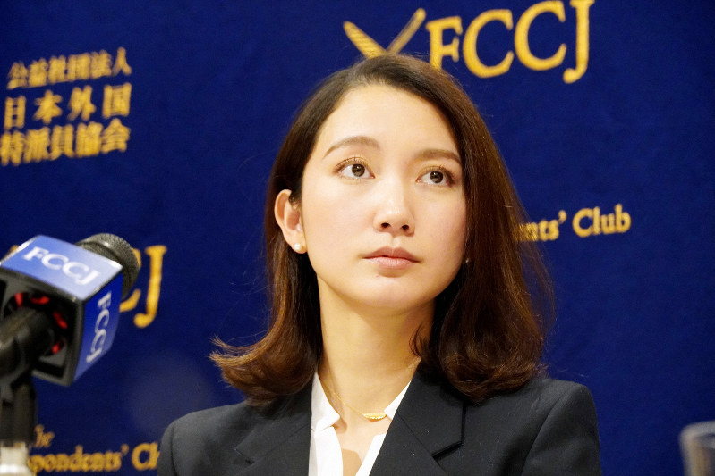 日本外国特派員協会で記者会見に臨む伊藤詩織さん=東京都千代田区で2019年12月19日午後3時7分、加藤隆寛撮影