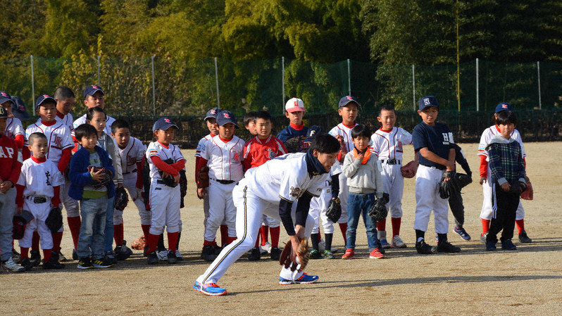 プロ選手と練習楽しむ 野球教室に小学生６０人 五條 奈良 毎日新聞