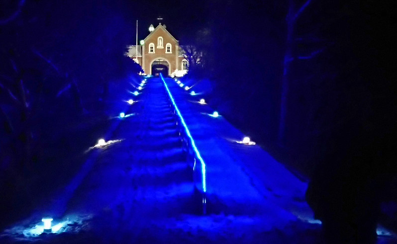 静寂の光、厳かに 「灯台の聖母トラピスト修道院」ライトアップ 北海道