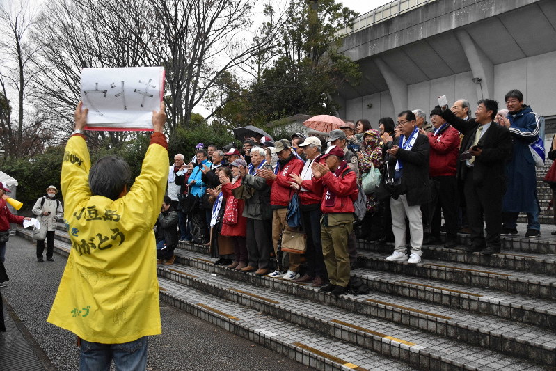 そろいのタオル掲げ 絆深める校歌斉唱 小豆島中央「達成感の中で聞けた