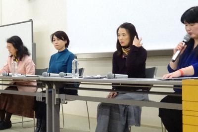 シンポジウムで話す（右から）三木由希子さん、河村雅美さん、島明美さん、橋本杉子さん＝東京都千代田区で２０１９年１２月７日、青島顕撮影