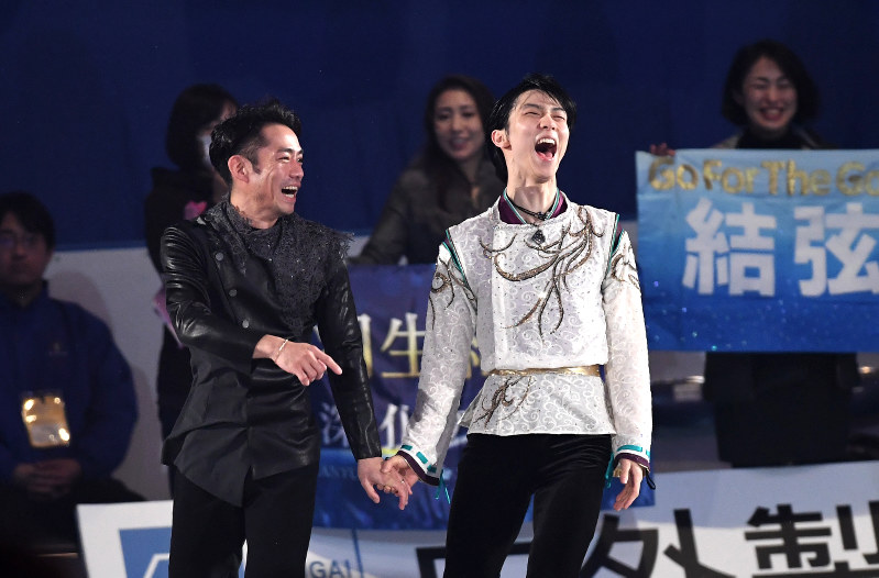 2009メダリストオンアイス宇野昌磨12歳 羽生結弦15歳 高橋大輔22歳 羽生結弦＆高橋大輔、フィナーレで手を繋いで揃い踏み！ 貴重な
