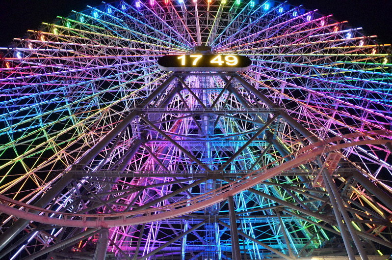 クリスマスに間に合った 台風被害 大観覧車のデジタル時計 表示再開 横浜 みなとみらい 神奈川 毎日新聞