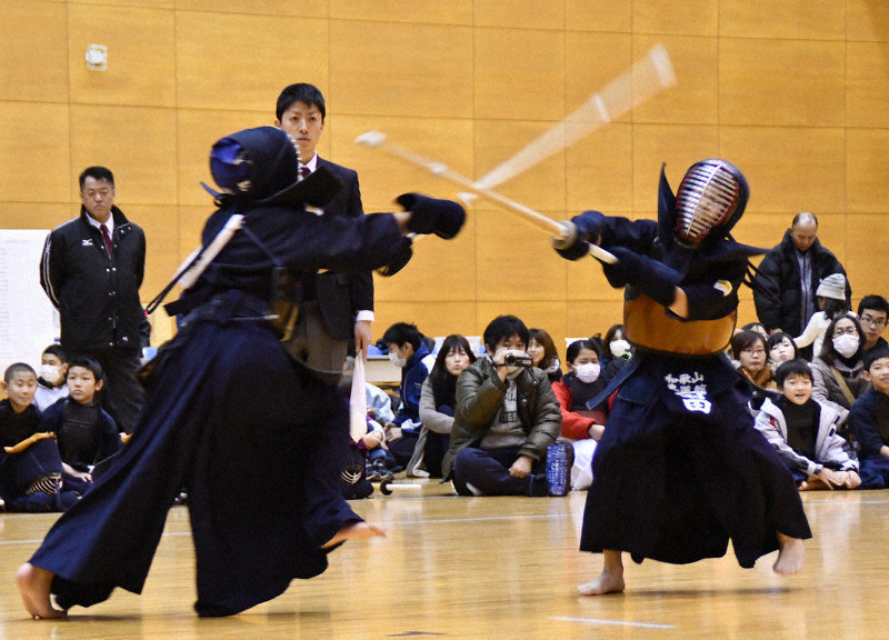 若き剣士が エイッ 和歌山市剣道振興大会に３８０人 和歌山 毎日新聞