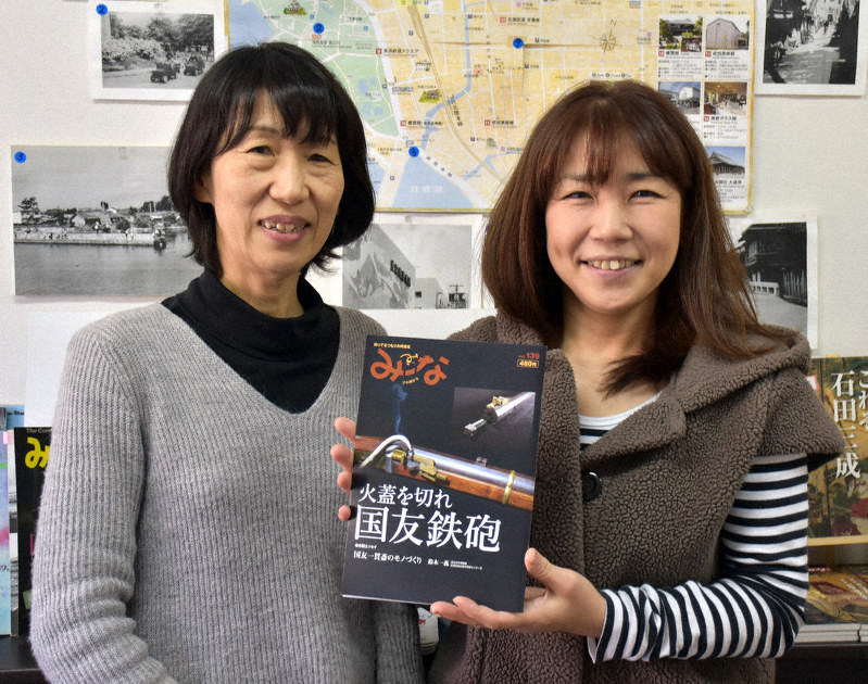 「長浜み~な編集室」の小西光代編集長(左)と白髭京子さん=長浜市元浜町で、若本和夫撮影