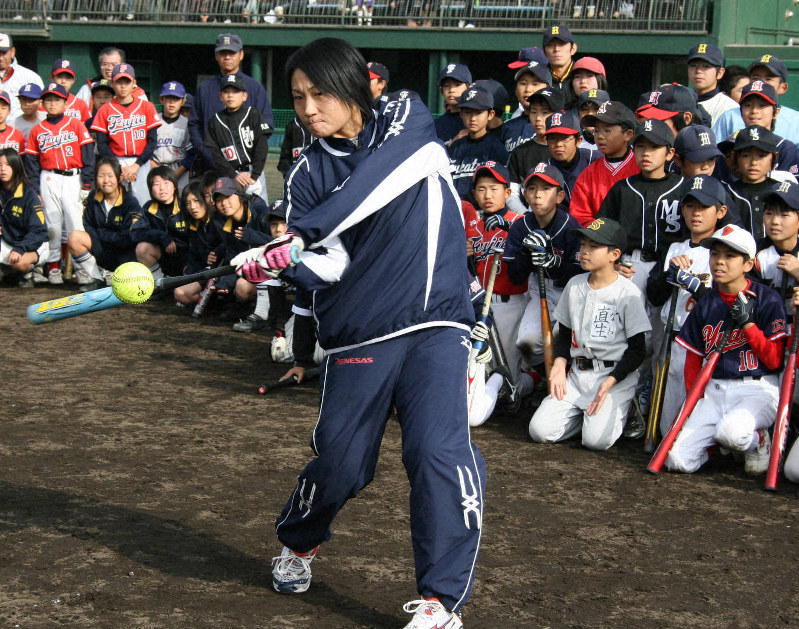 オリックスのアマチュアスカウトに就任する乾絵美氏=広島県福山市で