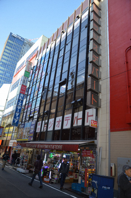 アートユニット 明和電機がアキバに出店した理由 レトロな ラジオデパート からものづくり文化発信 毎日新聞