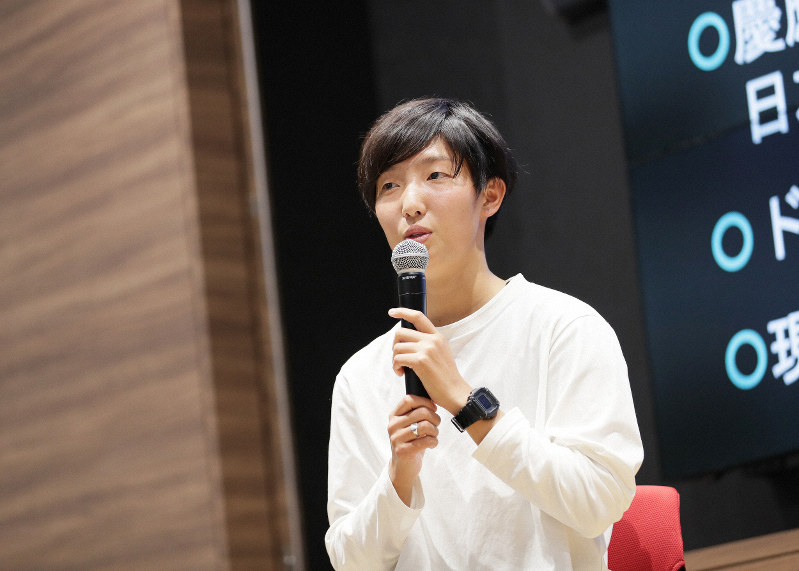 日本スポーツ協会が初めてLGBTをテーマに開催した指導者向け講習会で講演する下山田志帆選手=東京都新宿区で2019年12月21日、吉田航太撮影