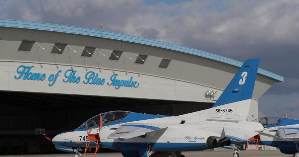 ブルーインパルス 飛行初め 航空自衛隊松島基地 [写真特集2/10] | 毎日新聞