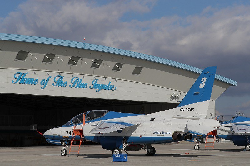 ブルーインパルス 飛行初め 航空自衛隊松島基地 [写真特集1/10] | 毎日新聞