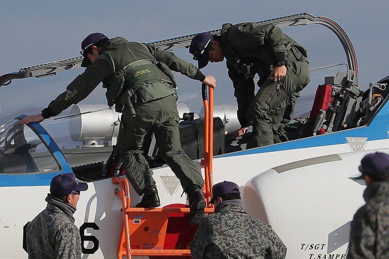 ブルーインパルス 飛行初め 航空自衛隊松島基地 [写真特集6/10] | 毎日新聞