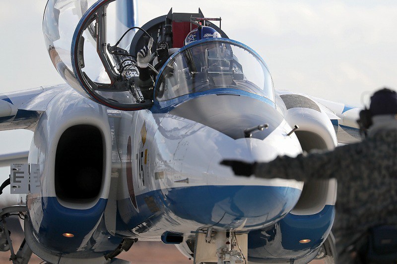 ブルーインパルス 飛行初め 航空自衛隊松島基地 [写真特集7/10] | 毎日新聞