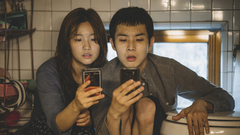 カンヌ国際映画祭で最高賞を受賞した韓国映画「パラサイト 半地下の家族」の一場面