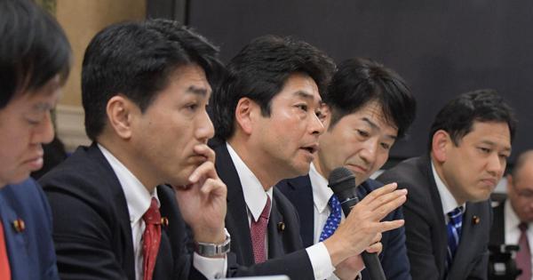 平成26年 27年 桜を見る会 安倍晋三 内閣総理大臣 枡 胸章リボン 計3点 主催した「桜を見る会」であいさつする安倍晋三首相（中…：桜を