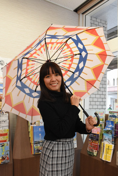 鳥取しゃんしゃん祭」の和傘の模様が雨傘に 「しゃんブレラ」発売