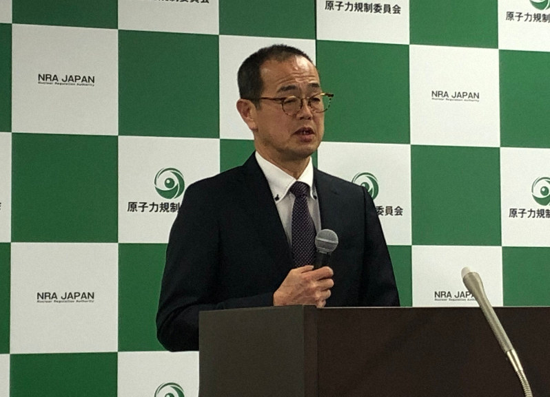 記者会見する原子力規制委員会の更田豊志委員長=東京都港区の原子力規制委員会で2020年1月8日午後2時33分、向畑泰司撮影