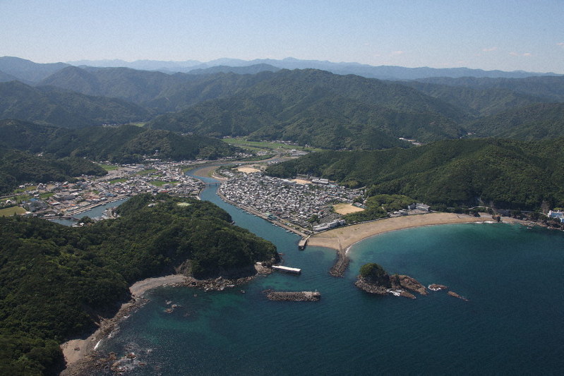 上空から見た徳島県美波町=「あわえ」提供