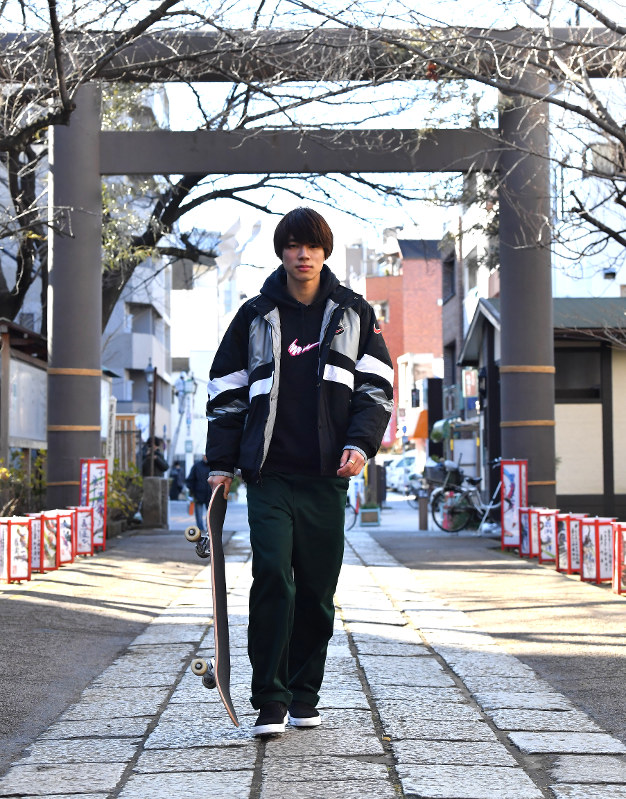 スケートボードの堀米雄斗が香取神社に初詣 [写真特集1/7] | 毎日新聞