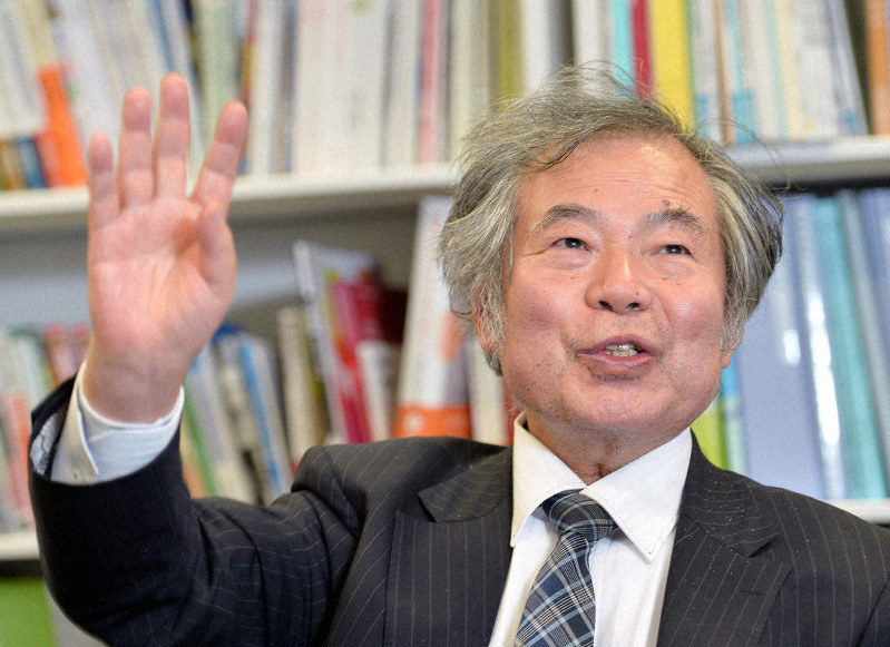 阪神大震災当時を振り返る兵庫県立大大学院減災復興政策研究科の室崎益輝科長=神戸市中央区で、望月亮一撮影
