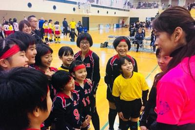 毎小ニュース スポーツ 未来考えた指導を 元バレー女子代表２人が協力 毎日新聞