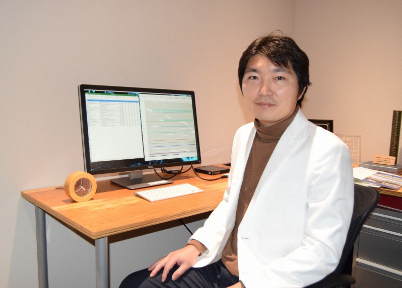 千葉大発のベンチャー「ゲノムクリニック」の曽根原弘樹医師=千葉県柏市で2019年12月2日、池田知広撮影