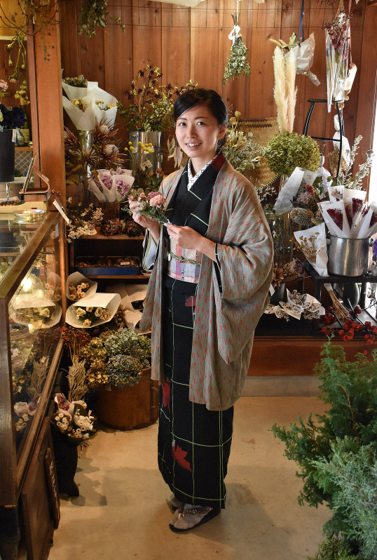 オーナーの鈴木美土里さん。週末は着物姿で接客することが多い=水戸市平須町で、韮澤琴音撮影