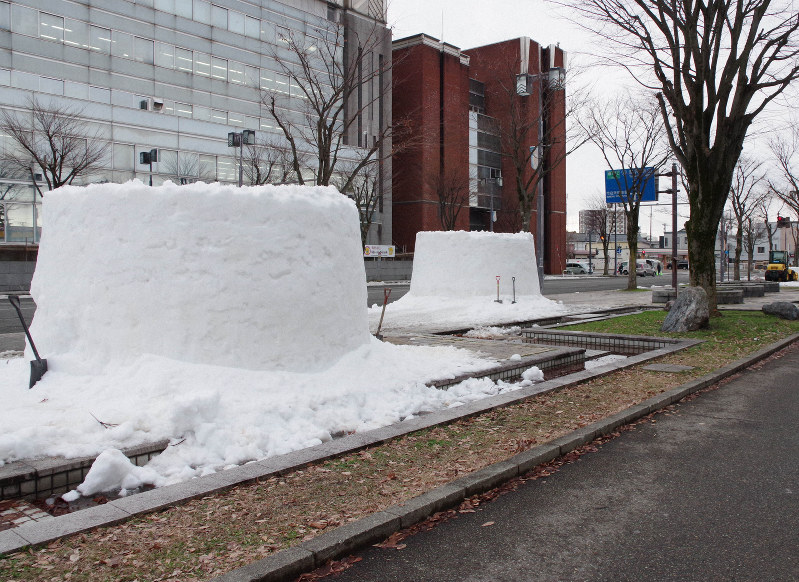 横手かまくら ピンチ 連日の積雪0 職人も作業できず 世界が期待するのに 毎日新聞