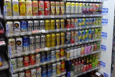 コンビニエンスストアの酒売り場＝東京都港区で2020年1月9日、本橋敦子撮影