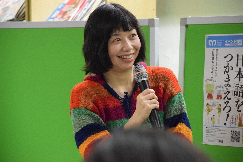 日本語どんぶらこ が本に 飯間さんと金井さんが記念対談 変わる言葉を追いかけて 毎日新聞