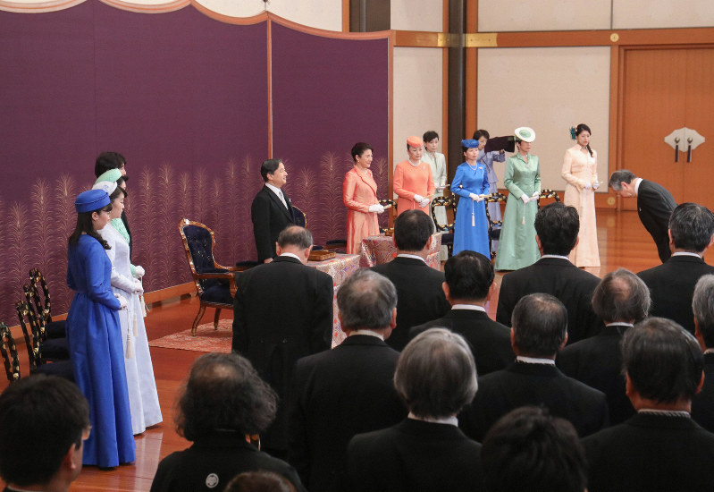 天皇、皇后両陛下、皇族方らが出席されて行われた歌会始の儀=皇居・宮殿「松の間」で2020年1月16日午前10時半(代表撮影)