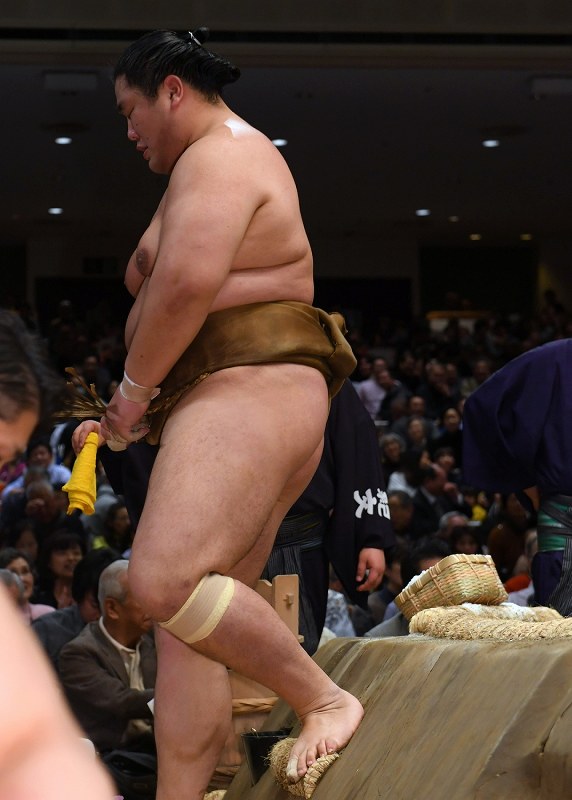貴景勝は1敗守る 勝ちっ放しは正代のみに 大相撲初場所6日目 [写真特集