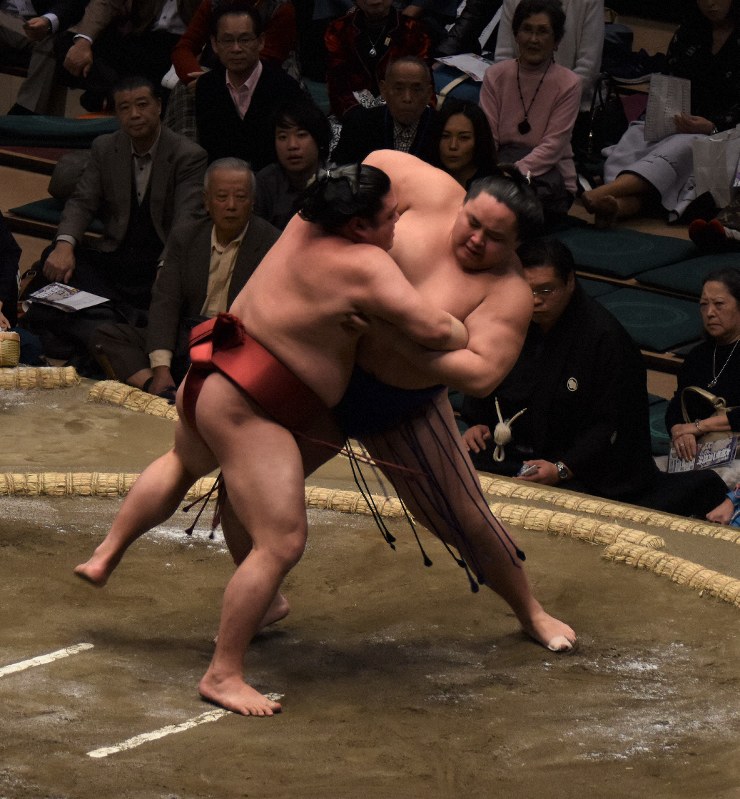 黄金世代を追え 落ち着いて相撲を取れた 豊昇龍は十両2場所で初めて3連勝 琴勝峰は2敗目 毎日新聞
