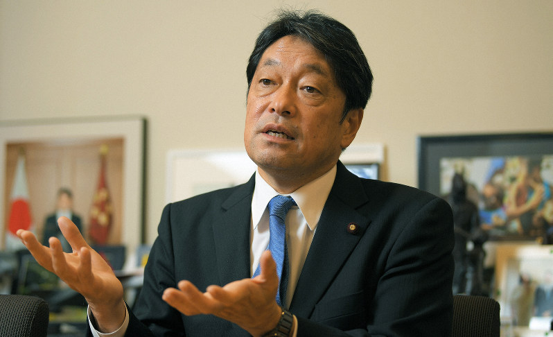 小野寺五典氏=手塚耕一郎撮影