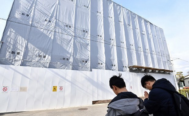 京アニ放火殺人半年 癒えぬ悲しみ 現場付近で法要[写真特集6/6 ...