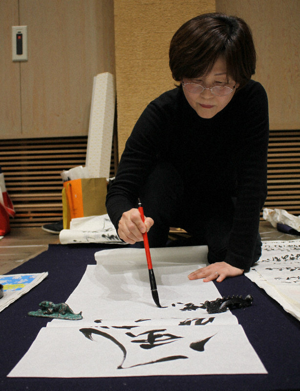 筆よ はばたけ 養父 心象書道会 清書会に９０人 兵庫 毎日新聞