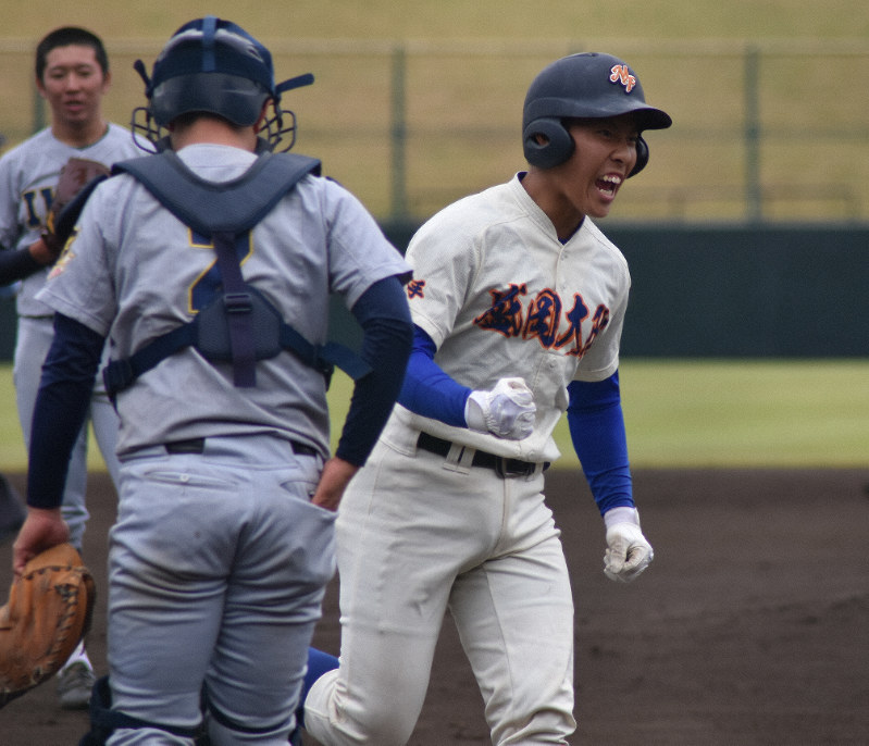 【2019秋季高校野球東北大会】準決勝＝仙台育英9－2盛岡大付 [写真特集9/12] 毎日新聞
