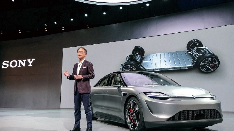 自動運転機能などを備えたソニーの次世代車と吉田憲一郎社長