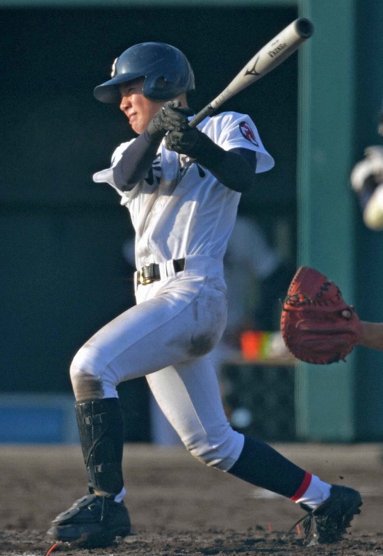 【2019秋季高校野球近畿大会】準々決勝＝履正社10－3京都翔英 [写真特集10/12] 毎日新聞