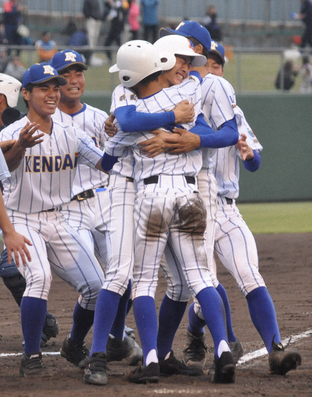【2019秋季高校野球関東大会】準々決勝＝健大高崎3－2西武台 [写真特集3/11] 毎日新聞