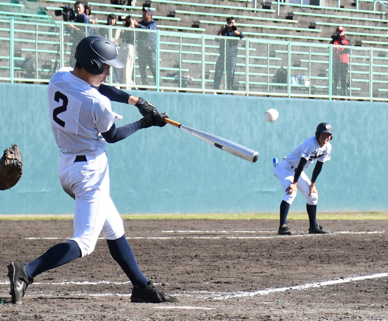 【2019秋季高校野球四国大会】準決勝＝明徳義塾16－1高知中央 [写真特集2/10] 毎日新聞