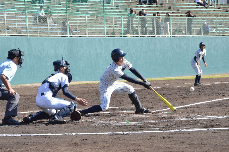 【2019秋季高校野球四国大会】準決勝＝明徳義塾16－1高知中央 [写真特集7/10] 毎日新聞