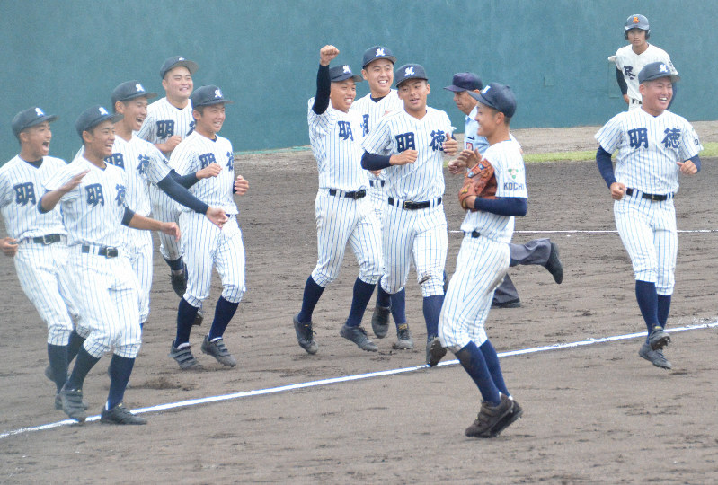【2019秋季高校野球四国大会】決勝＝明徳義塾8－1尽誠学園 [写真特集5/12] 毎日新聞