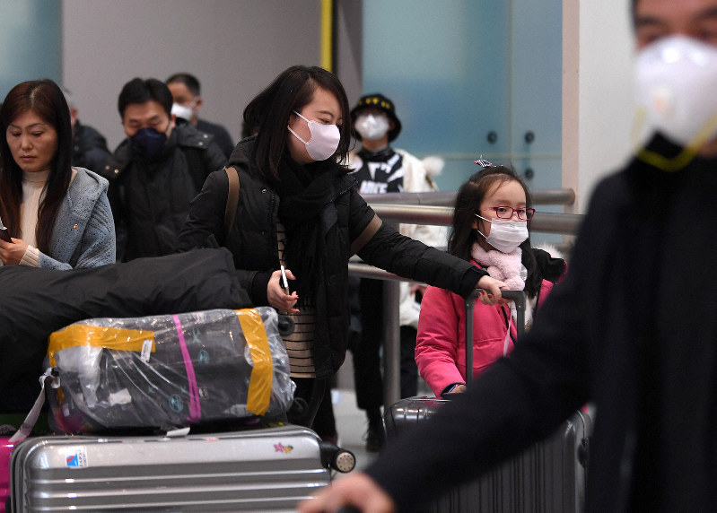 関空に春節の中国人観光客が続々到着 目立つマスク姿 武漢直行便は欠航
