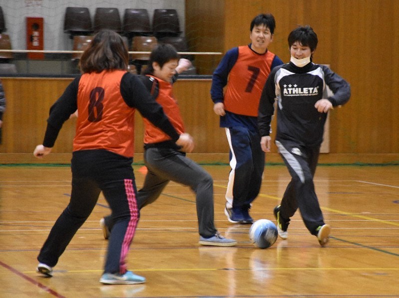 ソーシャルフットボールで交流 県内初の体験会に１４人 和歌山 和歌山 毎日新聞