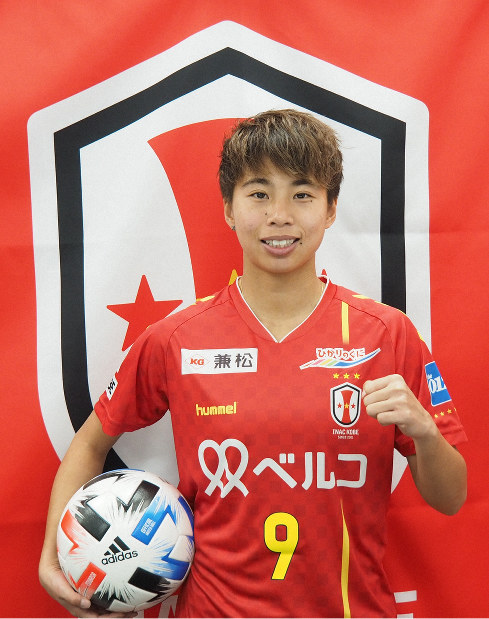 田中は背番号9「東京五輪でピッチに」 INAC神戸新体制発表 | 毎日新聞