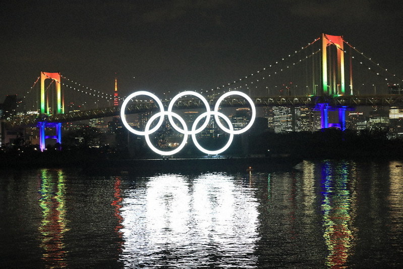 6さいからのニュース：東京2020 シンボルをライトアップ | 毎日新聞