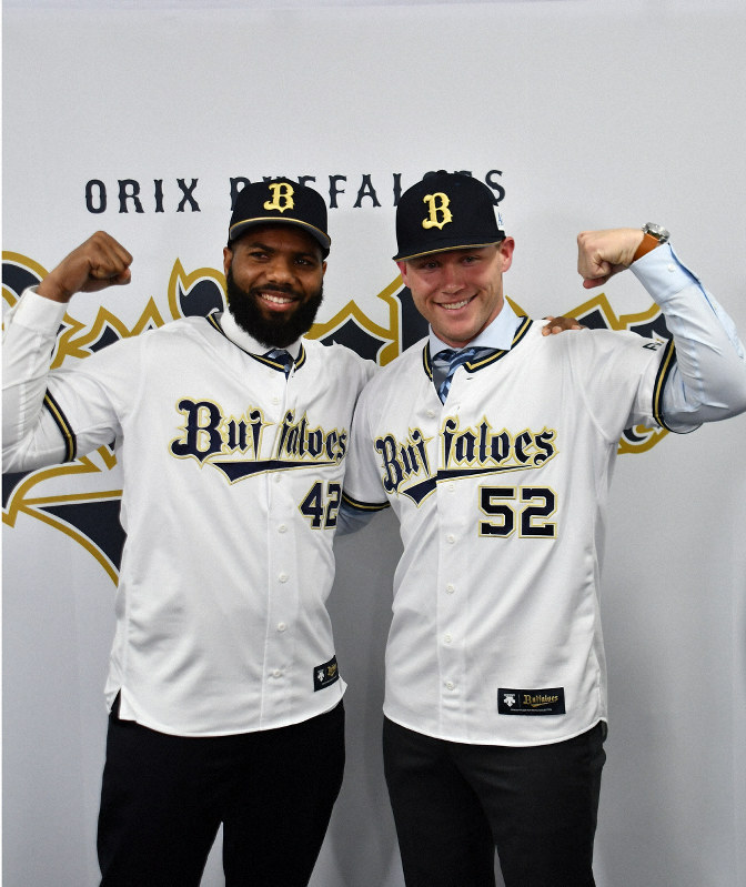 オリックスの新外国人2選手が入団会見 毎日新聞