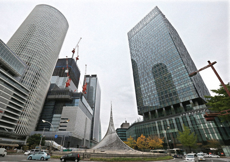 名古屋駅前にそびえ立つ高層ビル群。容積率の緩和により、摩天楼化の加速が予想される=名古屋市中村区で