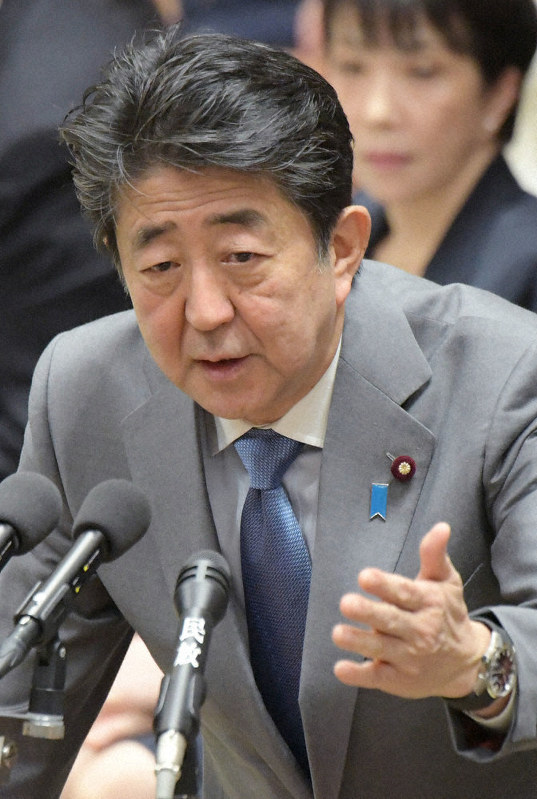 答弁中、やじを飛ばした野党議員に対し発言する安倍晋三首相=国会内で2020年1月28日午前10時11分、川田雅浩撮影