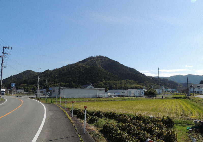 八上城が築かれた「丹波富士」と呼ばれる高城山=兵庫県丹波篠山市で、大森顕浩撮影